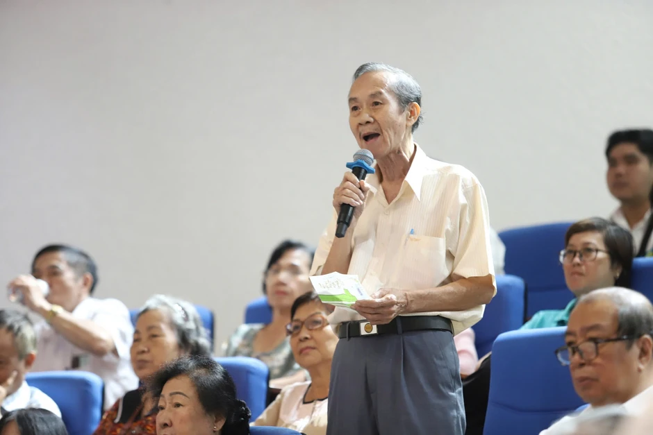 Gặp Bí thư Thành ủy TPHCM, cử tri đánh giá cao việc biến đất "vàng" thành công viên Gặp Bí thư Thành ủy TPHCM, cử tri đánh giá cao việc biến đất "vàng" thành công viên