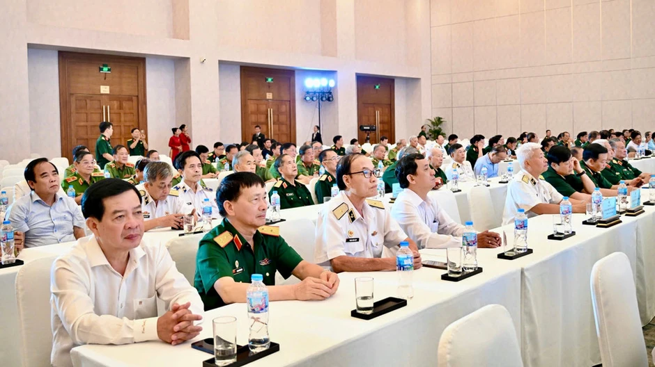 Gặp mặt các cán bộ, tướng lĩnh Quân đội, Công an nhân dân nghỉ hưu Gặp mặt các cán bộ, tướng lĩnh Quân đội, Công an nhân dân nghỉ hưu