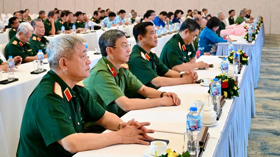 Gặp mặt các cán bộ, tướng lĩnh Quân đội, Công an nhân dân nghỉ hưu Gặp mặt các cán bộ, tướng lĩnh Quân đội, Công an nhân dân nghỉ hưu