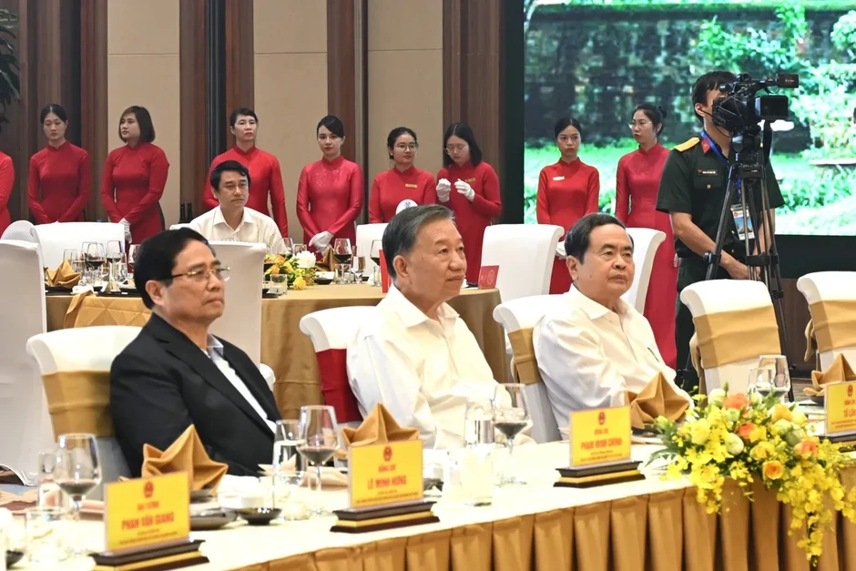 Gặp mặt kỷ niệm 81 năm Ngày truyền thống Công an Nhân dân và ngành Ngoại giao Gặp mặt kỷ niệm 81 năm Ngày truyền thống Công an Nhân dân và ngành Ngoại giao