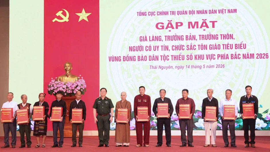 Già làng, trưởng bản, chức sắc tôn giáo là cầu nối ý Đảng lòng dân Già làng, trưởng bản, chức sắc tôn giáo là cầu nối ý Đảng lòng dân