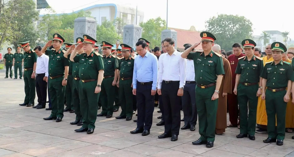 Già làng, trưởng bản, chức sắc tôn giáo là cầu nối ý Đảng lòng dân Già làng, trưởng bản, chức sắc tôn giáo là cầu nối ý Đảng lòng dân