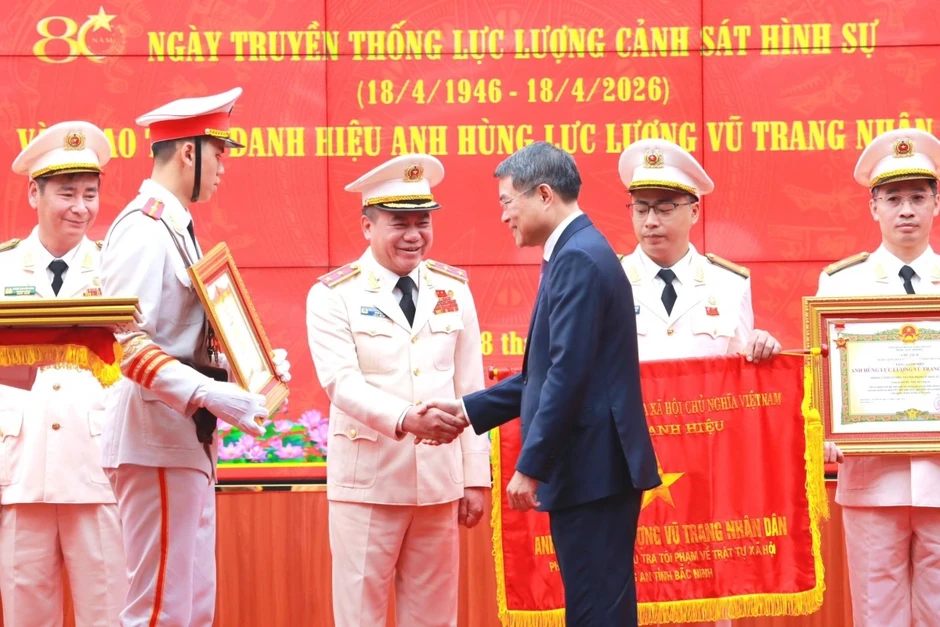 Giám đốc Công an Hà Nội được phong danh hiệu Anh hùng lực lượng vũ trang nhân dân Giám đốc Công an Hà Nội được phong danh hiệu Anh hùng lực lượng vũ trang nhân dân