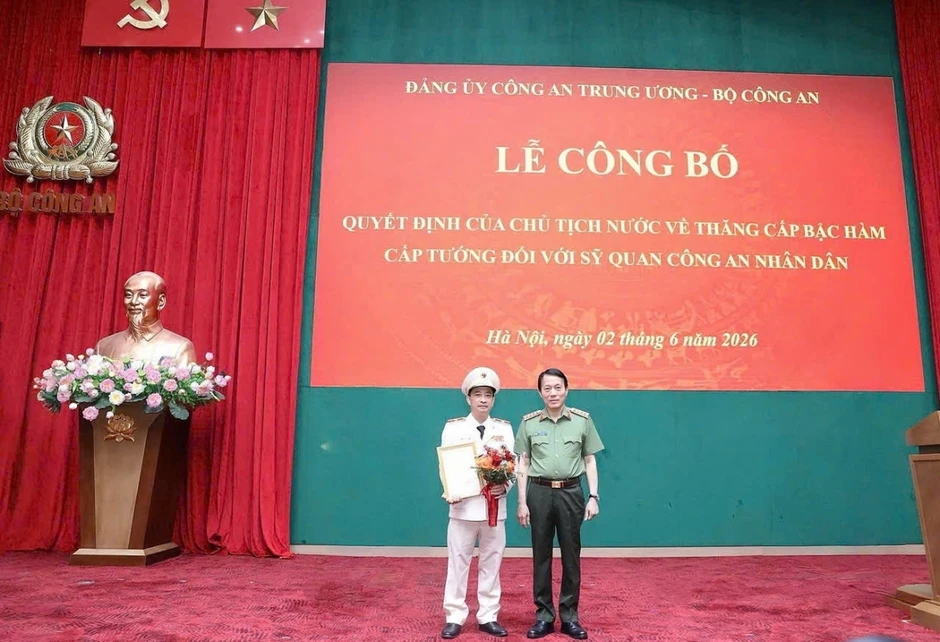 Giám đốc Công an tỉnh Sơn La được phong cấp bậc hàm Thiếu tướng Giám đốc Công an tỉnh Sơn La được phong cấp bậc hàm Thiếu tướng