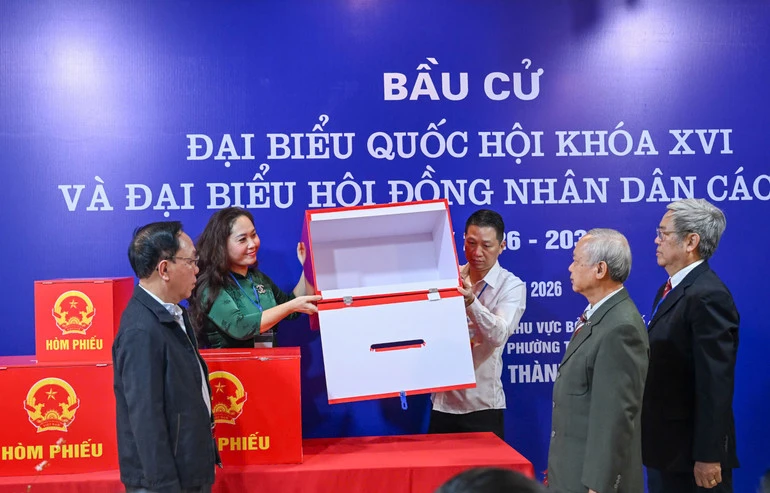 Giám đốc Học viện Chính trị quốc gia Hồ Chí Minh tham gia bầu cử tại Khu vực số 4, phường Thanh Xuân Giám đốc Học viện Chính trị quốc gia Hồ Chí Minh tham gia bầu cử tại Khu vực số 4, phường Thanh Xuân