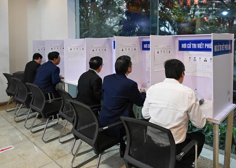 Giám đốc Học viện Chính trị quốc gia Hồ Chí Minh tham gia bầu cử tại Khu vực số 4, phường Thanh Xuân Giám đốc Học viện Chính trị quốc gia Hồ Chí Minh tham gia bầu cử tại Khu vực số 4, phường Thanh Xuân