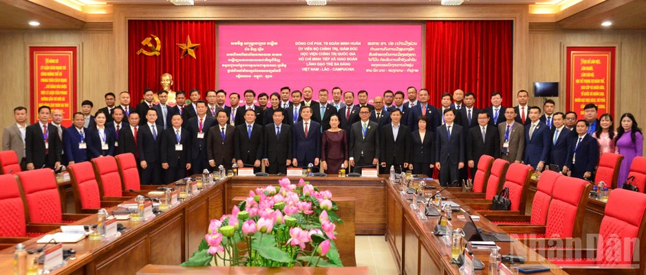Giám đốc Học viện Chính trị quốc gia Hồ Chí Minh tiếp Đoàn lãnh đạo trẻ ba Đảng Việt Nam-Lào-Campuchia Giám đốc Học viện Chính trị quốc gia Hồ Chí Minh tiếp Đoàn lãnh đạo trẻ ba Đảng Việt Nam-Lào-Campuchia