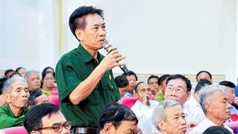 Giám đốc Học viện Chính trị Quốc gia Hồ Chí Minh tiếp xúc cử tri tại Nghệ An Giám đốc Học viện Chính trị Quốc gia Hồ Chí Minh tiếp xúc cử tri tại Nghệ An