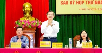 Giám đốc Học viện Chính trị Quốc gia Hồ Chí Minh tiếp xúc cử tri tại Nghệ An