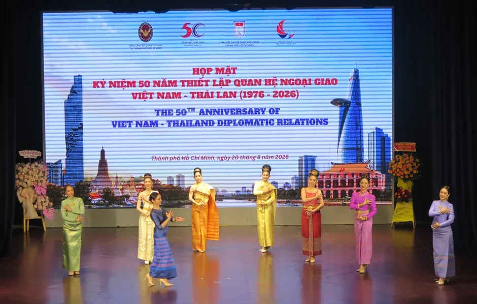 Giao lưu nghệ thuật kỷ niệm 50 năm thiết lập quan hệ ngoại giao Việt Nam - Thái Lan Giao lưu nghệ thuật kỷ niệm 50 năm thiết lập quan hệ ngoại giao Việt Nam - Thái Lan