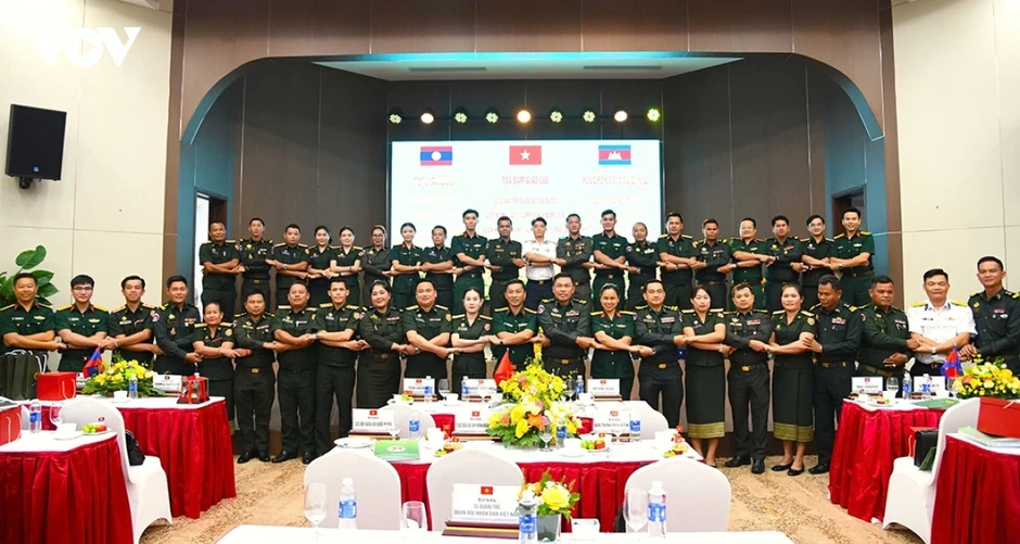 Giao lưu sĩ quan trẻ Việt - Lào - Campuchia tăng cường đoàn kết hữu nghị ba nước Giao lưu sĩ quan trẻ Việt - Lào - Campuchia tăng cường đoàn kết hữu nghị ba nước