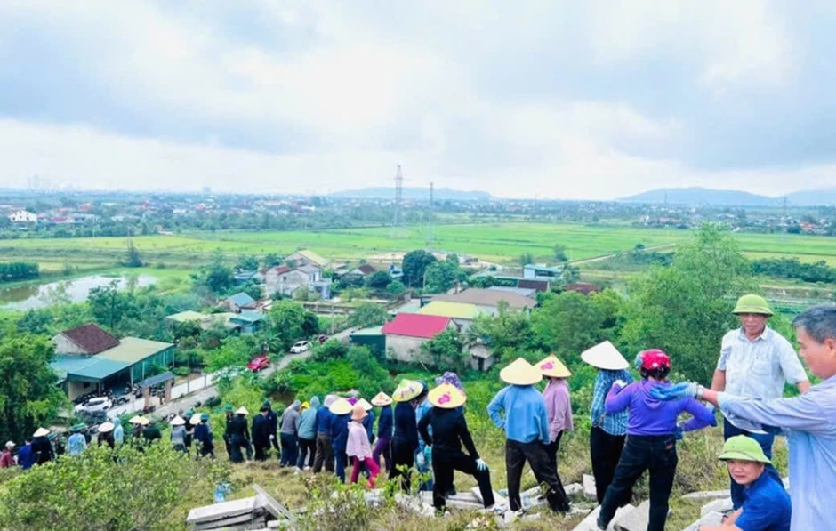 Gìn giữ dòng chữ “Bác Hồ sống mãi” trên núi Nhón Gìn giữ dòng chữ “Bác Hồ sống mãi” trên núi Nhón