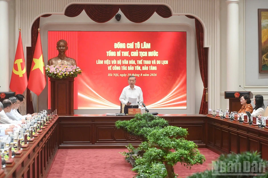 Gìn giữ, tiếp nối mạch nguồn lịch sử, văn hóa và bản sắc Việt Nam Gìn giữ, tiếp nối mạch nguồn lịch sử, văn hóa và bản sắc Việt Nam