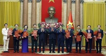 Giới thiệu chữ ký của Thủ tướng Lê Minh Hưng và các Phó Thủ tướng