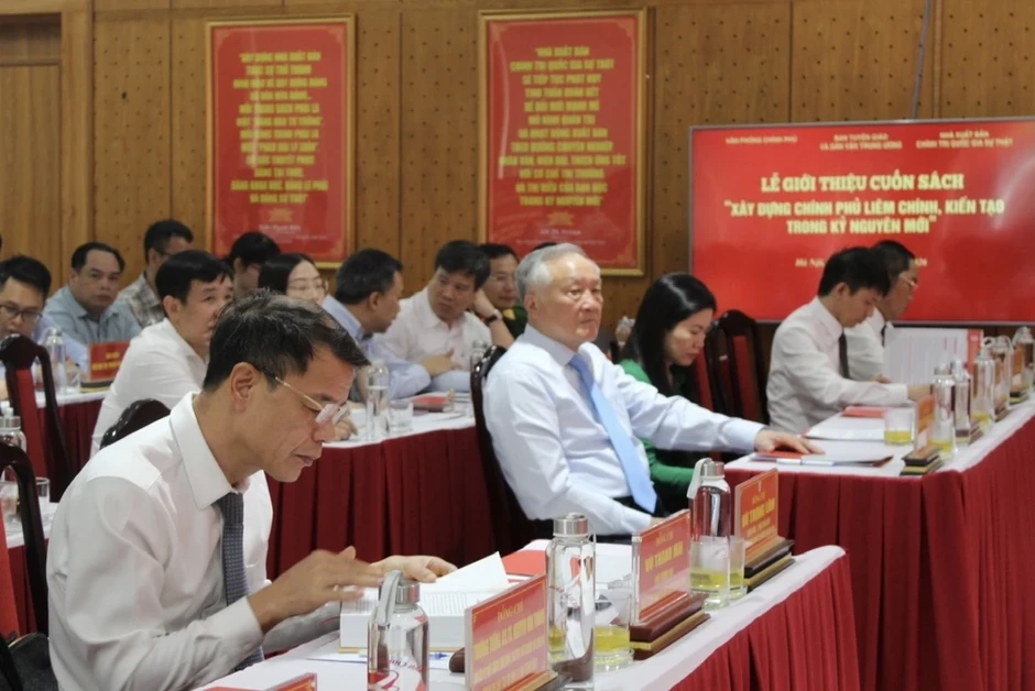 Giới thiệu sách của nguyên Phó Thủ tướng Thường trực Chính phủ Nguyễn Hòa Bình Giới thiệu sách của nguyên Phó Thủ tướng Thường trực Chính phủ Nguyễn Hòa Bình