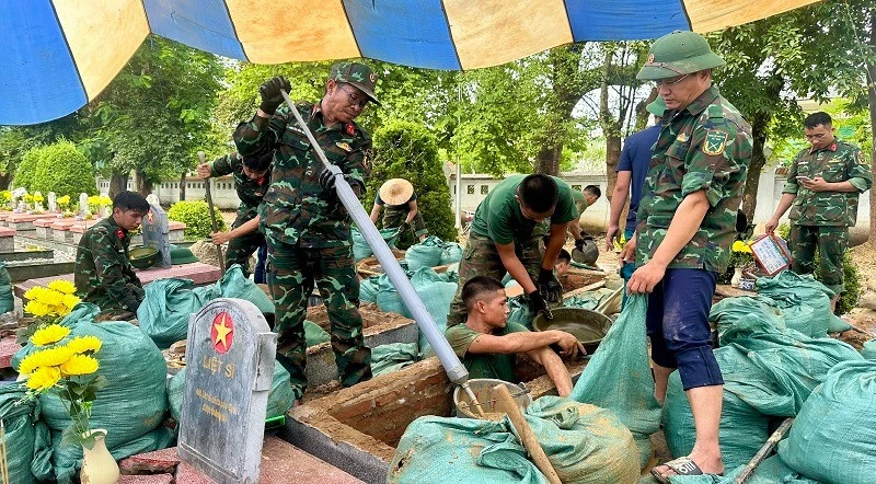Giữa hàng hàng bia mộ ở nghĩa trang Giữa hàng hàng bia mộ ở nghĩa trang