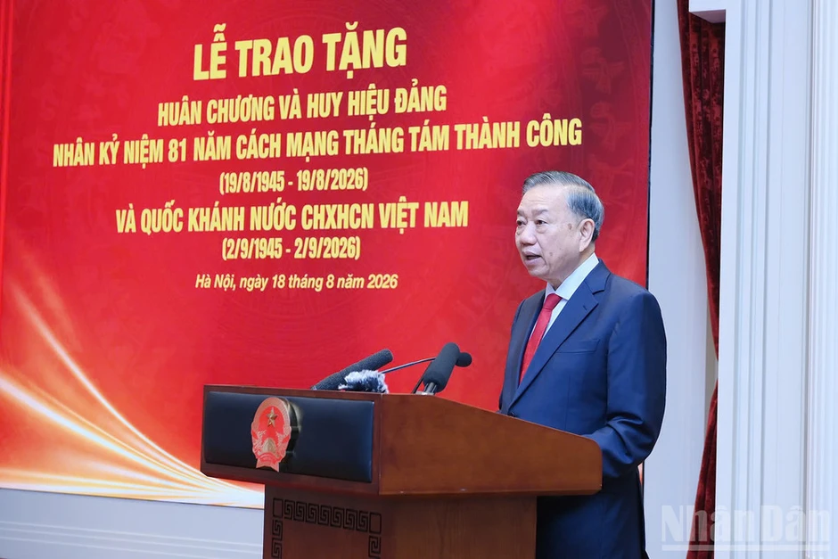 Góp phần củng cố đoàn kết, trao truyền bản lĩnh, trí tuệ, văn hóa lãnh đạo cho các thế hệ Góp phần củng cố đoàn kết, trao truyền bản lĩnh, trí tuệ, văn hóa lãnh đạo cho các thế hệ
