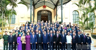 Góp phần củng cố đoàn kết, trao truyền bản lĩnh, trí tuệ, văn hóa lãnh đạo cho các thế hệ