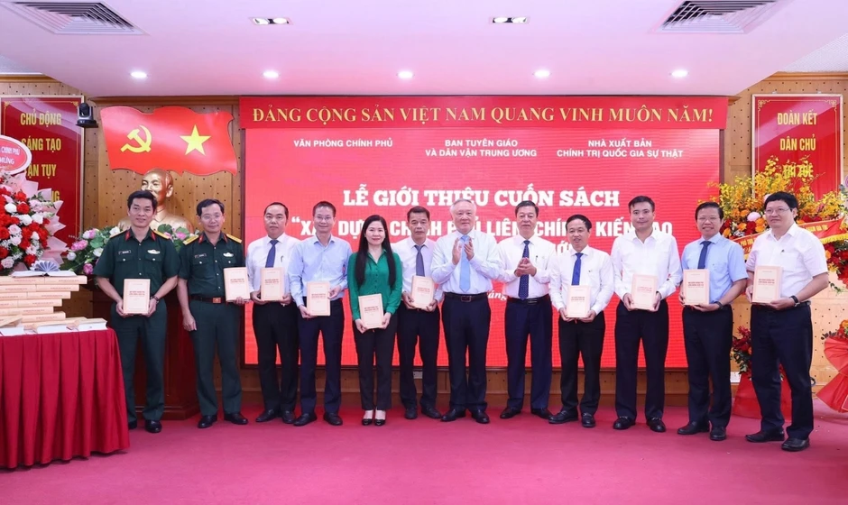 GS.TS Nguyễn Hòa Bình: Chính phủ kiến tạo không chỉ tập trung vào quản lý GS.TS Nguyễn Hòa Bình: Chính phủ kiến tạo không chỉ tập trung vào quản lý