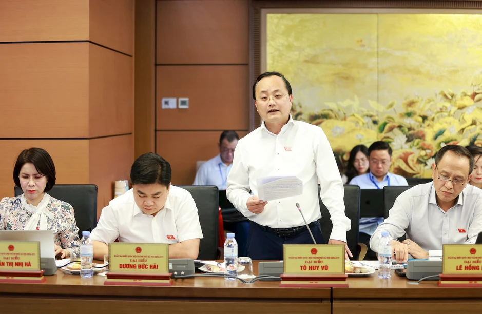 'Hạ lãi suất không chỉ là vấn đề cạnh tranh giữa các ngân hàng'