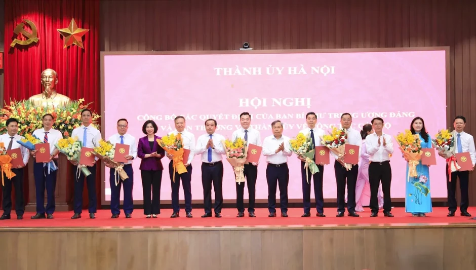 Hà Nội bổ nhiệm, điều động nhiều cán bộ lãnh đạo chủ chốt