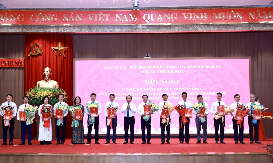 Hà Nội công bố nhiều giám đốc sở, ngành và bí thư xã, phường Hà Nội công bố nhiều giám đốc sở, ngành và bí thư xã, phường