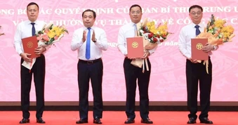Hà Nội công bố nhiều quyết định về công tác cán bộ