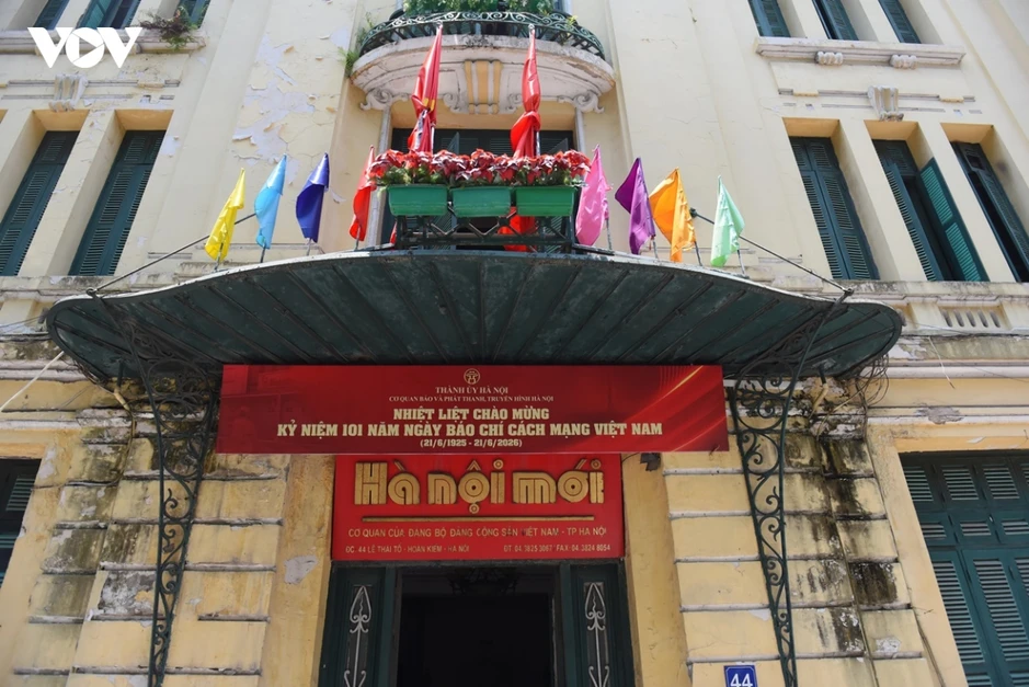 Hà Nội treo cờ rủ Quốc tang Chủ tịch Quốc hội Lào Saysomphone Phomvihane