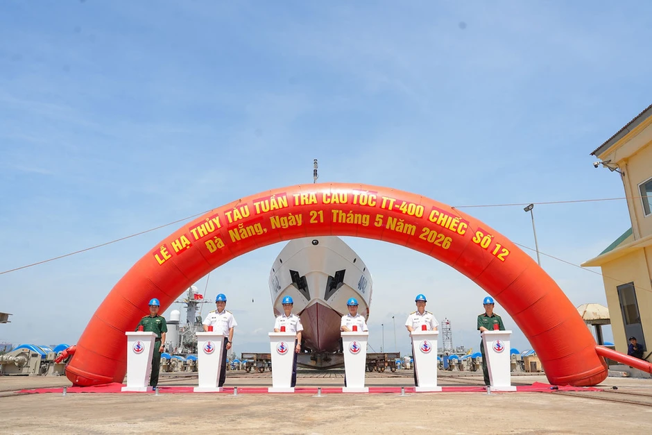 Hạ thủy tàu tuần tra cao tốc TT-400 chiếc số 12 của Cảnh sát biển Việt Nam Hạ thủy tàu tuần tra cao tốc TT-400 chiếc số 12 của Cảnh sát biển Việt Nam