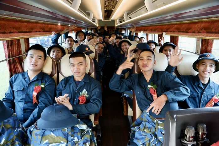 Hai anh em song sinh viết đơn tình nguyện tòng quân Hai anh em song sinh viết đơn tình nguyện tòng quân