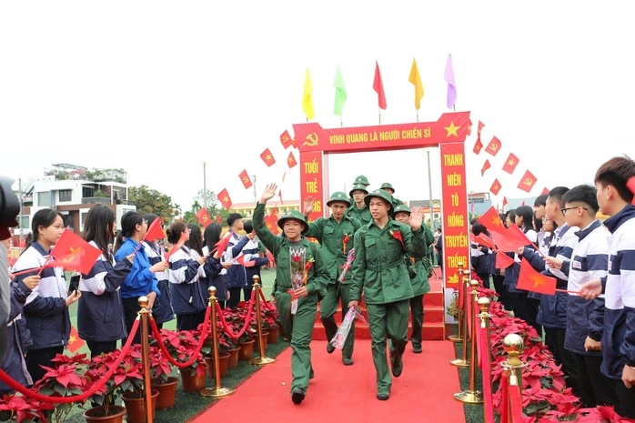 Hai anh em song sinh viết đơn tình nguyện tòng quân Hai anh em song sinh viết đơn tình nguyện tòng quân