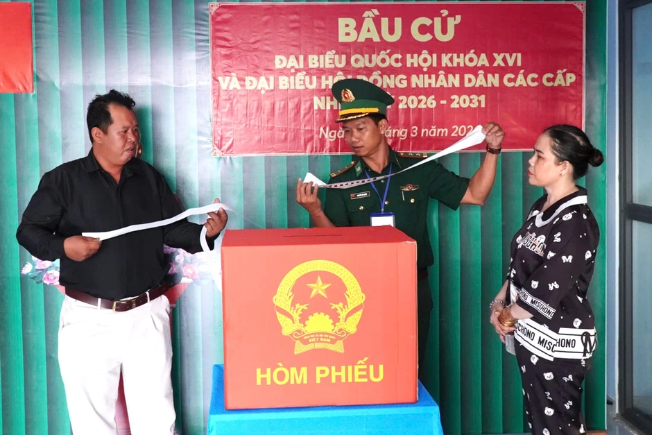 Hàng trăm cử tri 2 cụm đảo ở Cà Mau đi bầu cử sớm Hàng trăm cử tri 2 cụm đảo ở Cà Mau đi bầu cử sớm