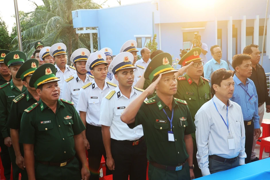 Hàng trăm cử tri 2 cụm đảo ở Cà Mau đi bầu cử sớm Hàng trăm cử tri 2 cụm đảo ở Cà Mau đi bầu cử sớm
