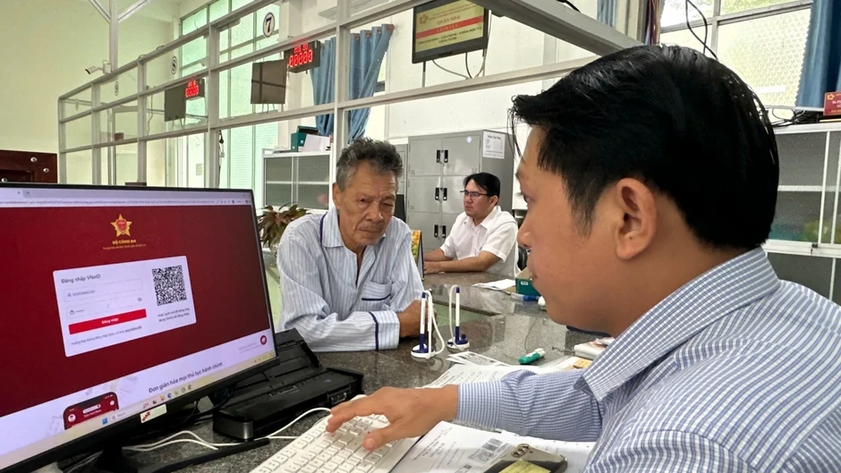 Hành chính cấp xã ở Cần Thơ, cán bộ vượt áp lực nhưng thuận lợi cho người dân Hành chính cấp xã ở Cần Thơ, cán bộ vượt áp lực nhưng thuận lợi cho người dân