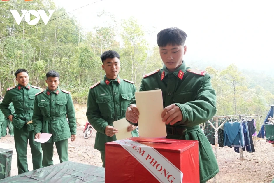 Hành trình lá phiếu vượt núi nơi cực Tây Tổ quốc Hành trình lá phiếu vượt núi nơi cực Tây Tổ quốc