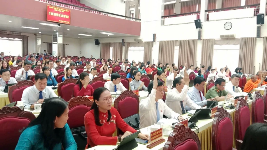 HĐND tỉnh Vĩnh Long thông qua nhiều nghị quyết quan trọng HĐND tỉnh Vĩnh Long thông qua nhiều nghị quyết quan trọng