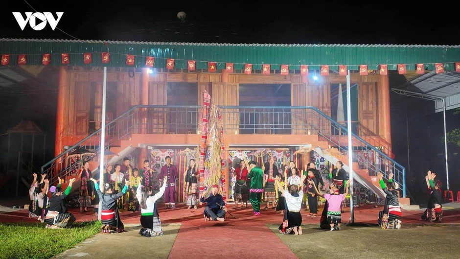 Hiện thực hóa nghị quyết Đại hội bằng những kết quả cụ thể, thiết thực Hiện thực hóa nghị quyết Đại hội bằng những kết quả cụ thể, thiết thực