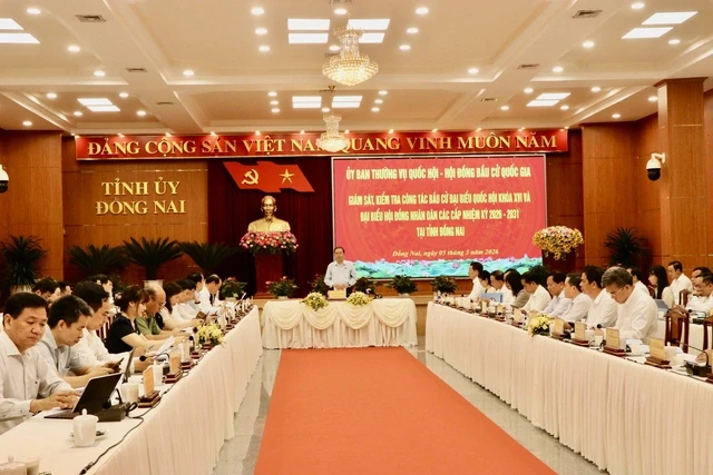 Hình ảnh Chủ tịch Quốc hội Trần Thanh Mẫn kiểm tra công tác bầu cử tại Đồng Nai