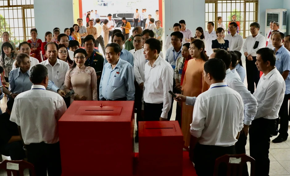 Hình ảnh Chủ tịch Quốc hội Trần Thanh Mẫn kiểm tra công tác bầu cử tại Đồng Nai