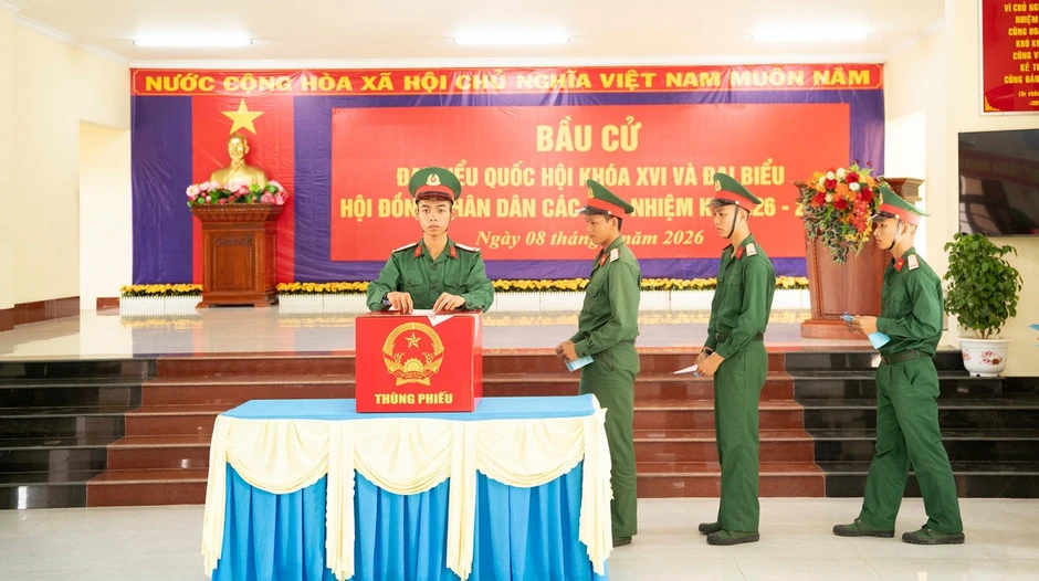 Hình ảnh cử tri đặc khu Thổ Châu đi bầu cử sớm