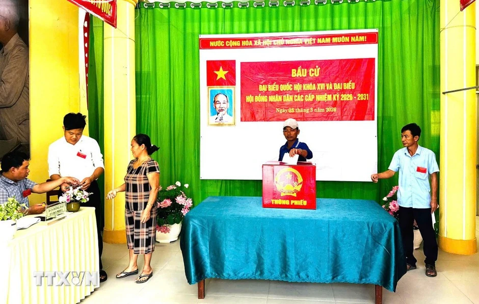 Hình ảnh cử tri đặc khu Thổ Châu đi bầu cử sớm
