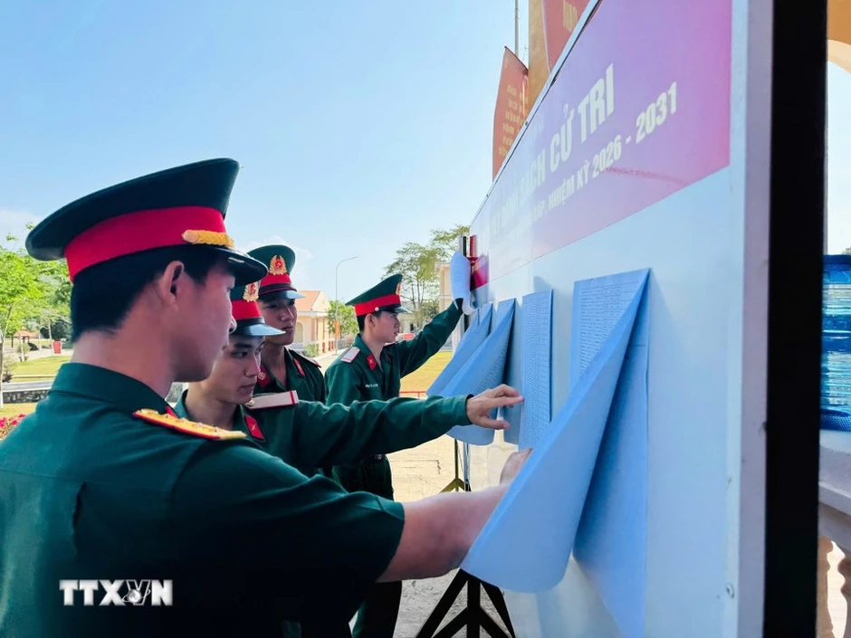 Hình ảnh cử tri đặc khu Thổ Châu đi bầu cử sớm