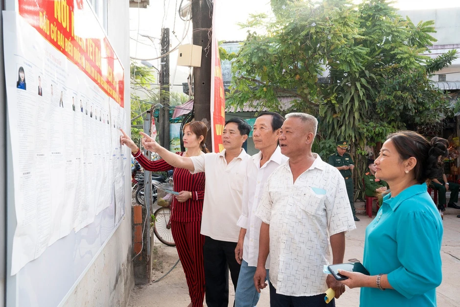 Hình ảnh cử tri đặc khu Thổ Châu đi bầu cử sớm