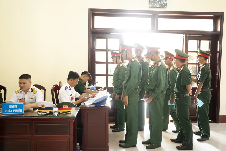 Hình ảnh cử tri đặc khu Thổ Châu, tỉnh An Giang nô nức đi bầu cử sớm Hình ảnh cử tri đặc khu Thổ Châu, tỉnh An Giang nô nức đi bầu cử sớm
