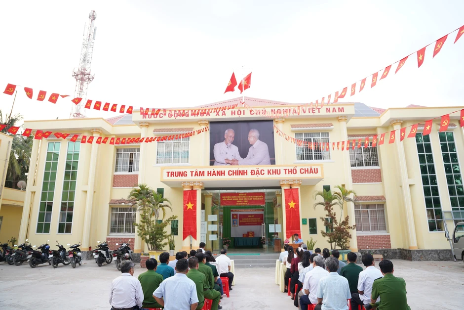 Hình ảnh cử tri đặc khu Thổ Châu, tỉnh An Giang nô nức đi bầu cử sớm Hình ảnh cử tri đặc khu Thổ Châu, tỉnh An Giang nô nức đi bầu cử sớm
