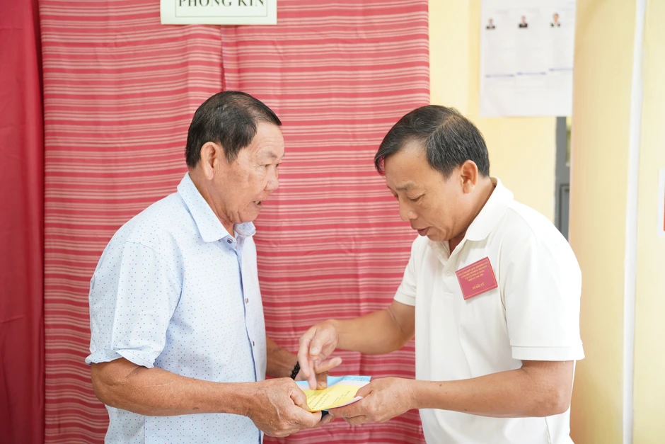 Hình ảnh cử tri đặc khu Thổ Châu, tỉnh An Giang nô nức đi bầu cử sớm Hình ảnh cử tri đặc khu Thổ Châu, tỉnh An Giang nô nức đi bầu cử sớm