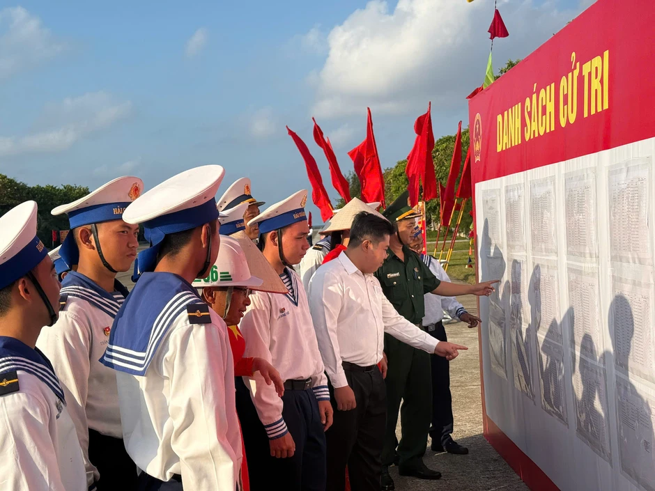 Hình ảnh đặc biệt ở Trường Sa trước ngày bầu cử Hình ảnh đặc biệt ở Trường Sa trước ngày bầu cử
