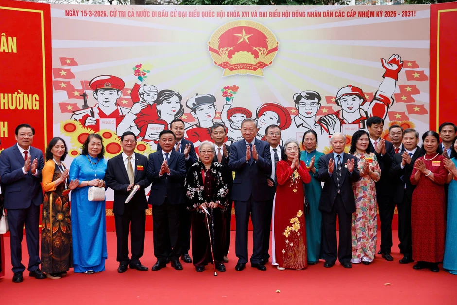 Hình ảnh Tổng Bí thư Tô Lâm cùng lãnh đạo Đảng, Nhà nước thực hiện quyền cử tri Hình ảnh Tổng Bí thư Tô Lâm cùng lãnh đạo Đảng, Nhà nước thực hiện quyền cử tri