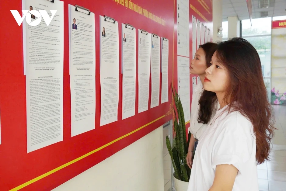 Hỗ trợ sinh viên ở ký túc xá tham gia bầu cử Hỗ trợ sinh viên ở ký túc xá tham gia bầu cử