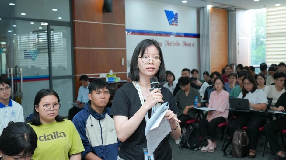 Hỗ trợ sinh viên ở ký túc xá tham gia bầu cử Hỗ trợ sinh viên ở ký túc xá tham gia bầu cử